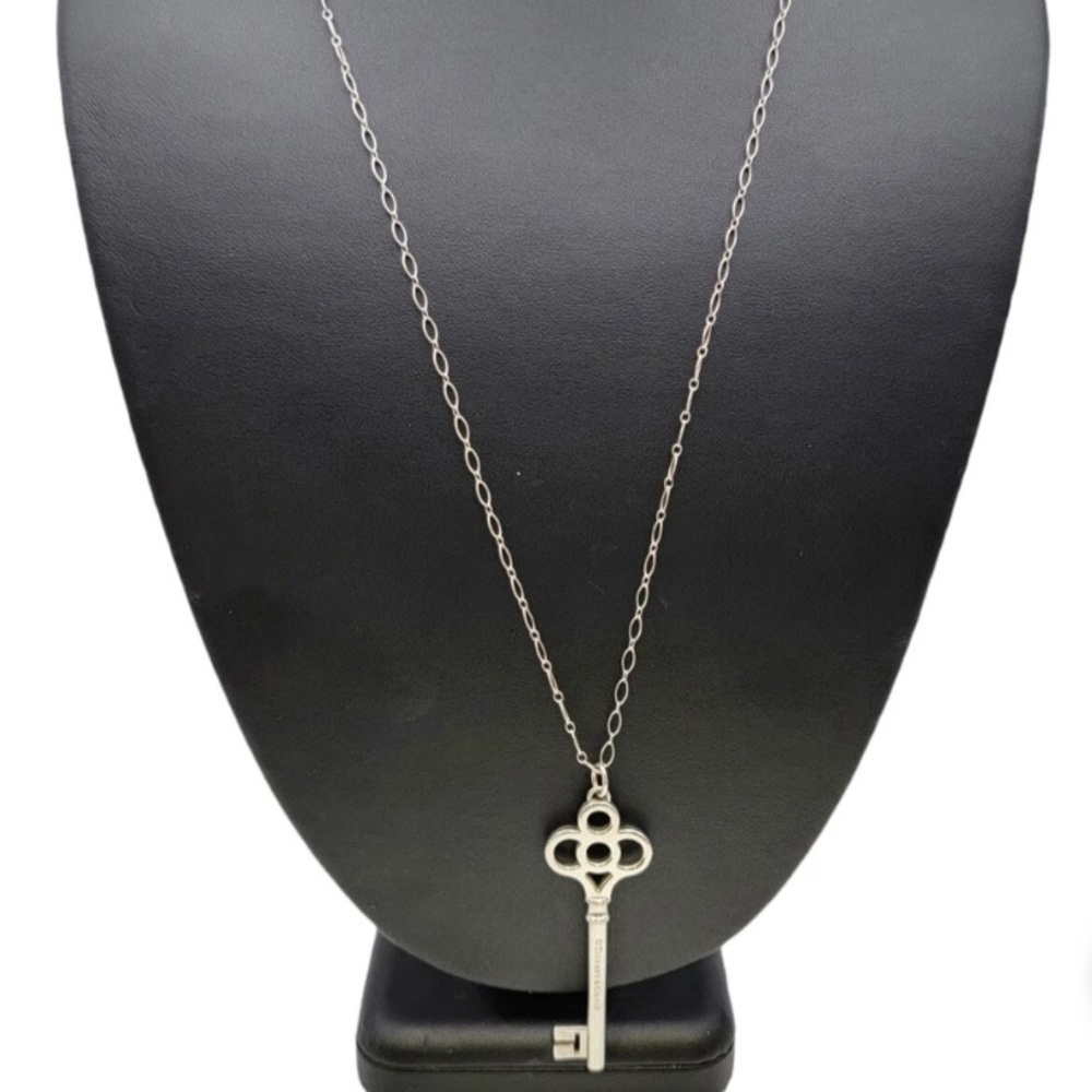 💙Authentic Tiffany and Co. large crown pendent and necklace.